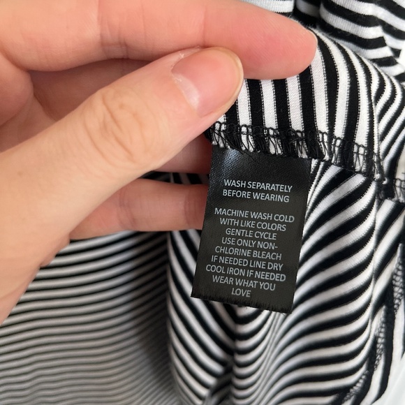 Torrid Super Soft V-Neck Ruffle Tank in Black and White Stripe Size 1/ 1X /14-16 - Picture 6 of 7